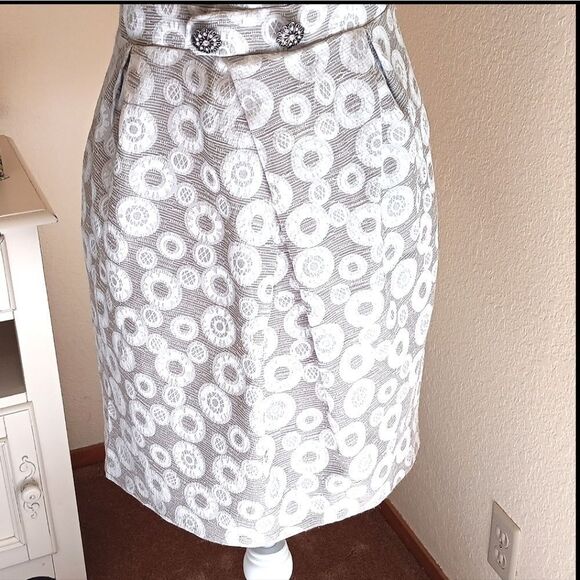 Moulinette Soeurs Elegant Cream and Silver Patterned Dress. One Shoulder. Dressy - Picture 4 of 13